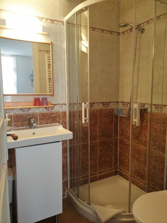 Chambres D'Hotes Et Gites- L'Abri Sous Roche Tautavel Exteriér fotografie