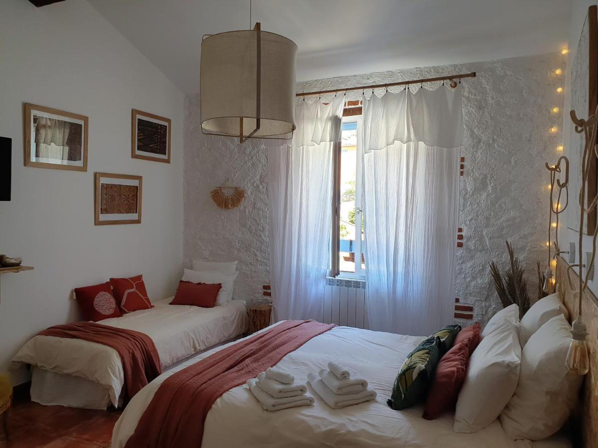 Chambres D'Hotes Et Gites- L'Abri Sous Roche Tautavel Exteriér fotografie